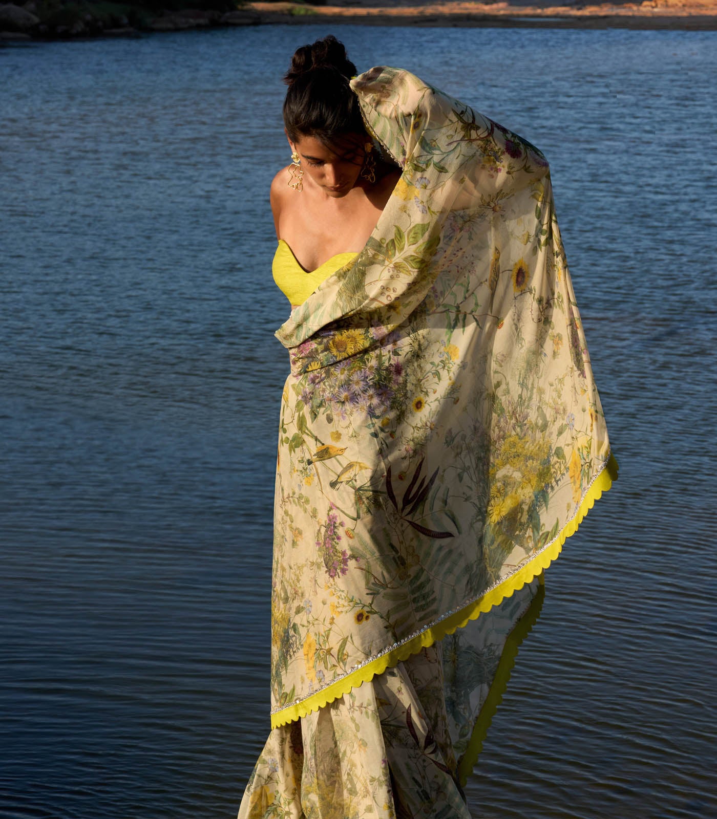 BEIGE PRINTED SCALLOP BORDER SAREE SET